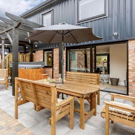 Fawn Cottage Disabled Adapted 3 Bedroom Hot Tub Coughton Exterior photo